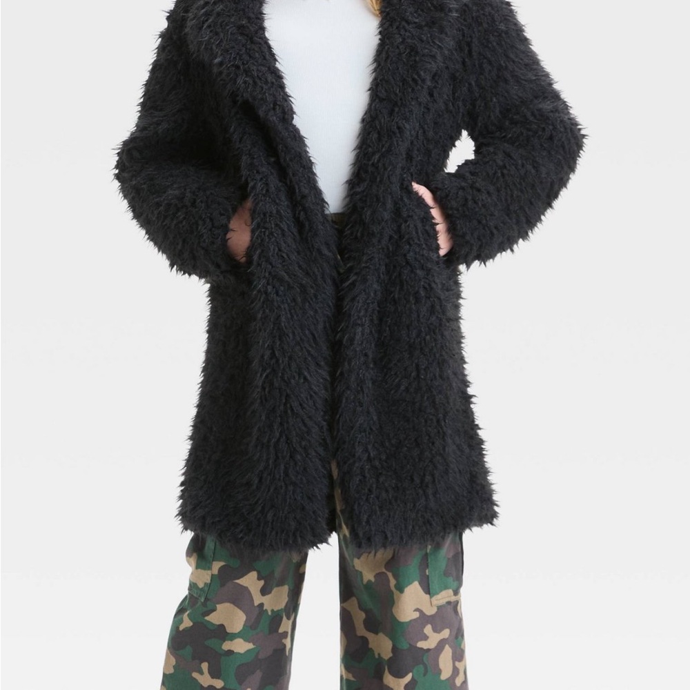 Girls Art Class faux fur coat. Size large, black. NWOT